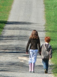 Bambini che camminano